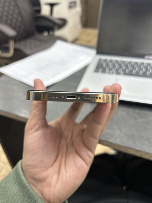 13 max sotoladi 256 tali gold LlA regin Face id ishlamid