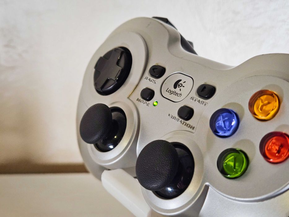 Gamepad wireless Logitech F710, PC, Argintiu, fara dongle