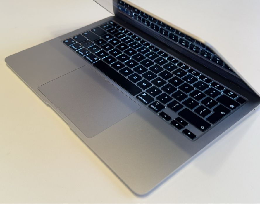 MacBook Air M1 2020 (13.3 Retina дисплей, 8GB /250gb SSD