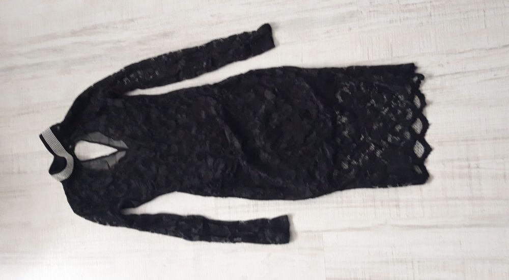 Rochie de seară neagră din dantelă