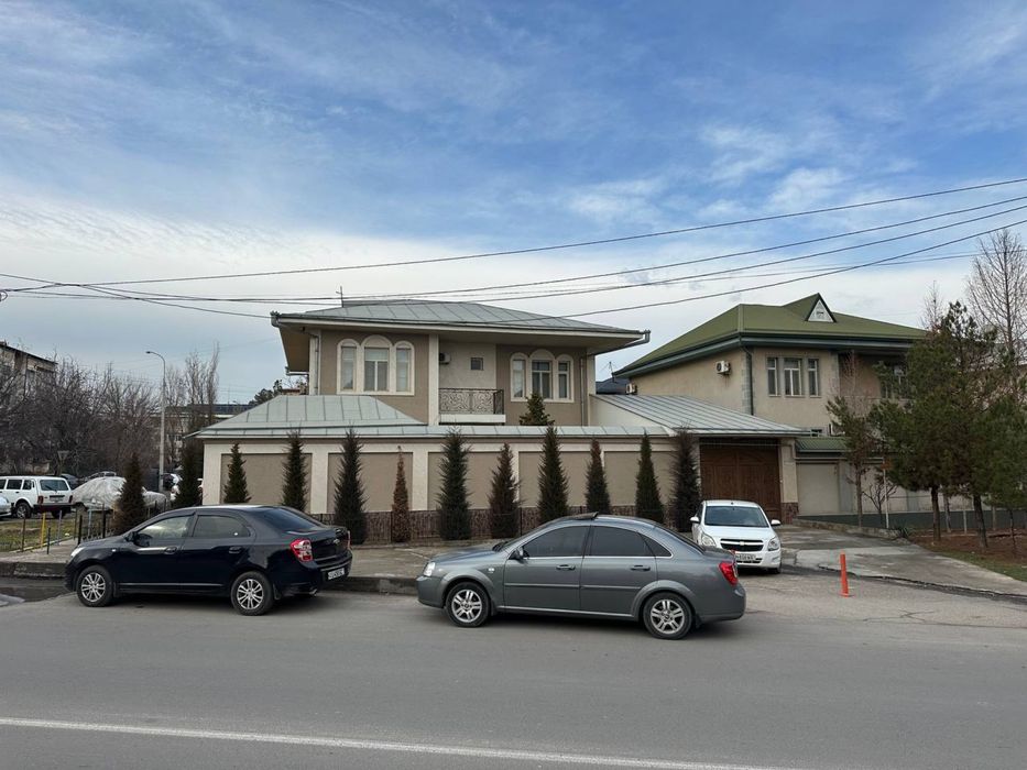 Сдается участок в аренду долгосрочно. Напротив Юнусабад Резиденс. Своя