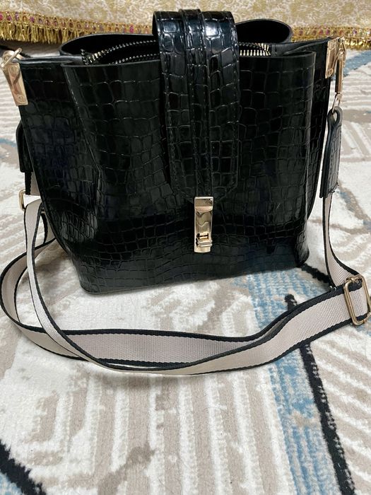 Ayollar uchun charm sumka — ishlatilgan, yaxshi holatda