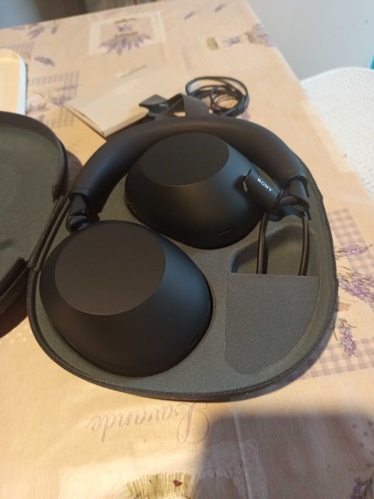 Sony wh 1000 M6 noi se vinde