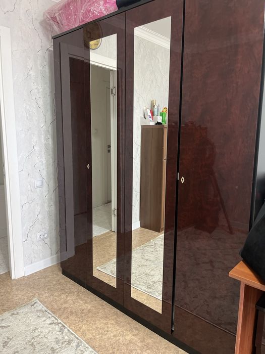 Продам спальный гарнитур