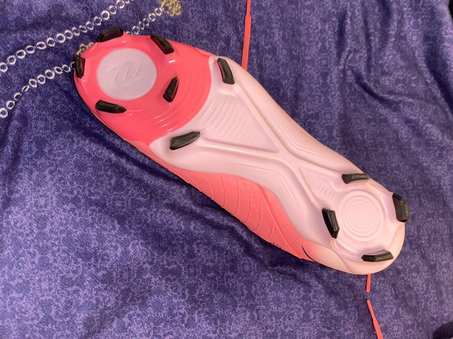 Ghete de fotbal noi nike roz marime 44,5
