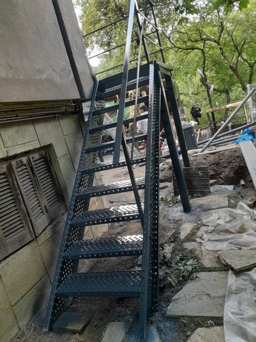 Scări metalice galvanizate la orice demisiune asiguram transport ori u