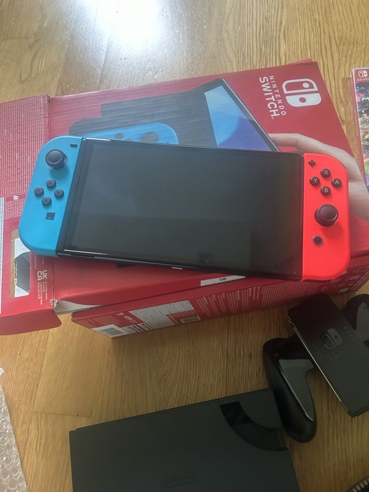 Nintendo Switch нов модел плюс 4 броя нови игри