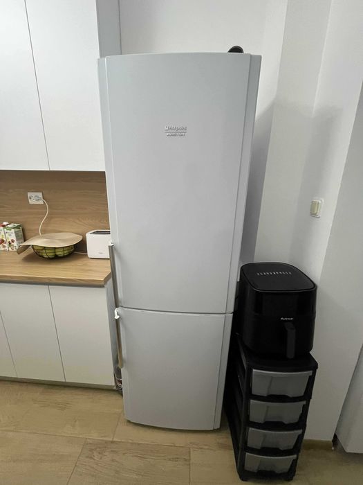 Хладилник INDESIT Hotpoint Ariston, модел EBMH 18321 V O3