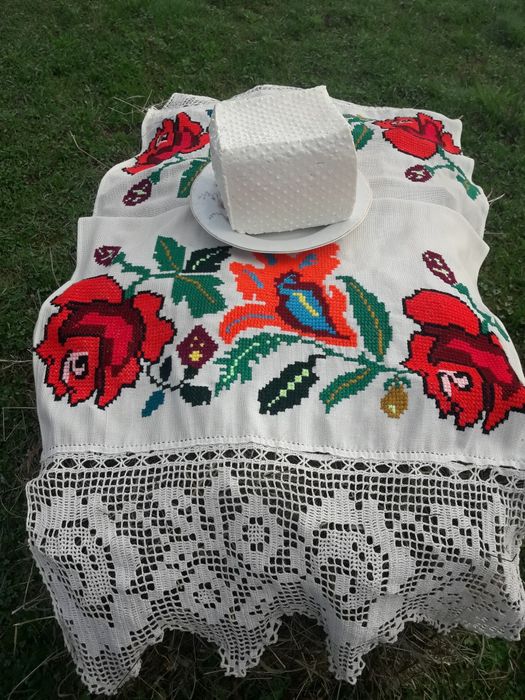 De vanzare telemea de capra