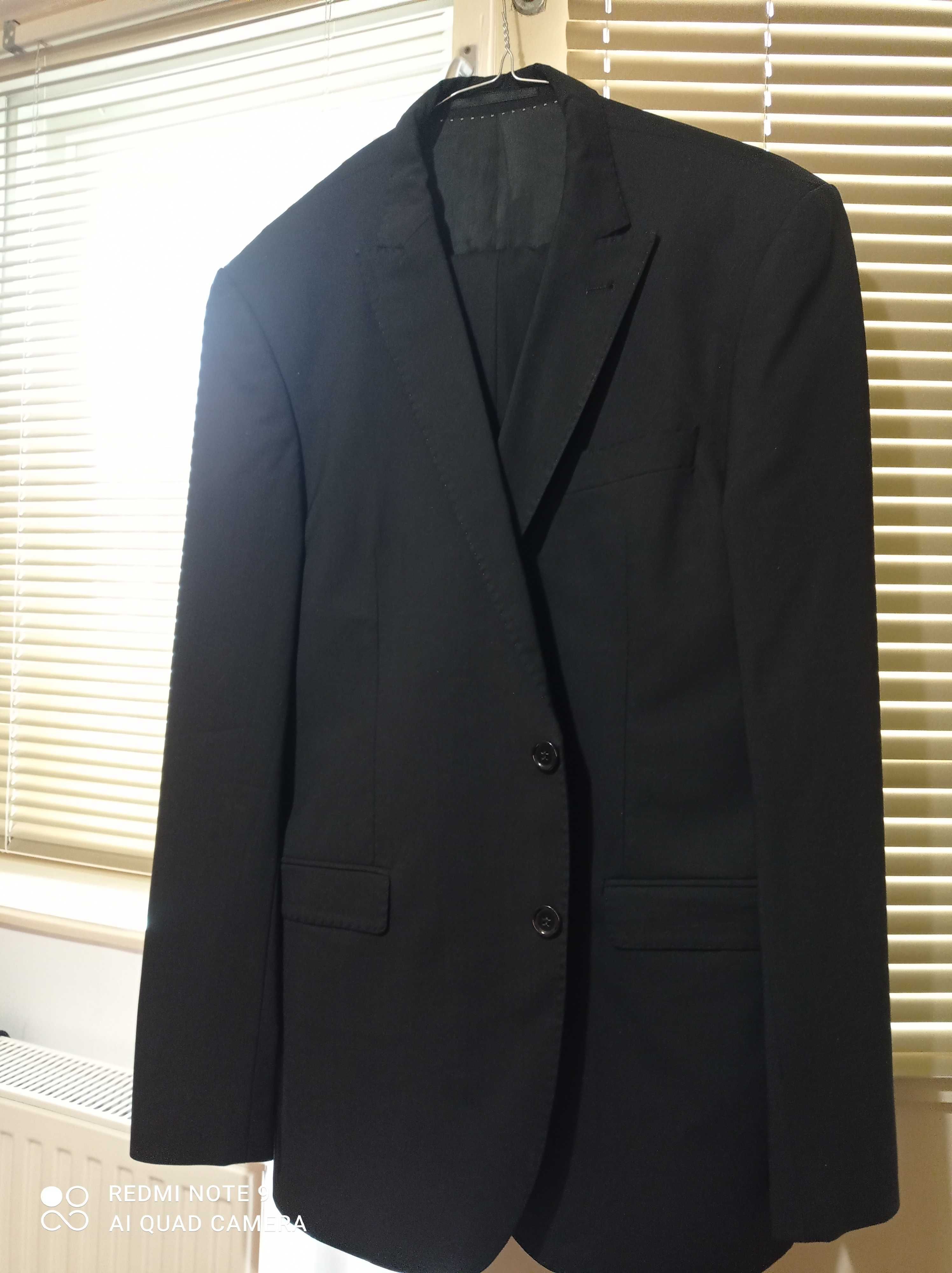Vând costum Seroussi, negru, mărime 52
