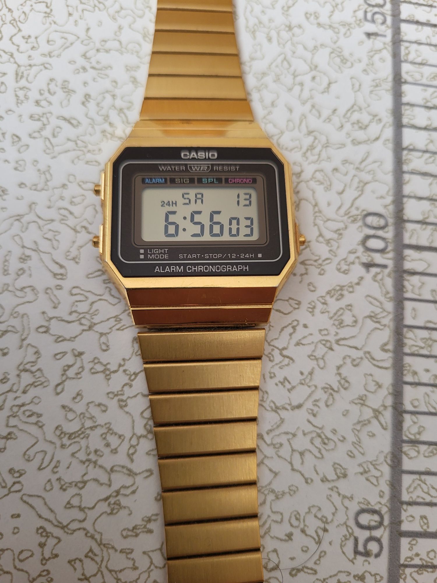 Наручные часы CASIO.