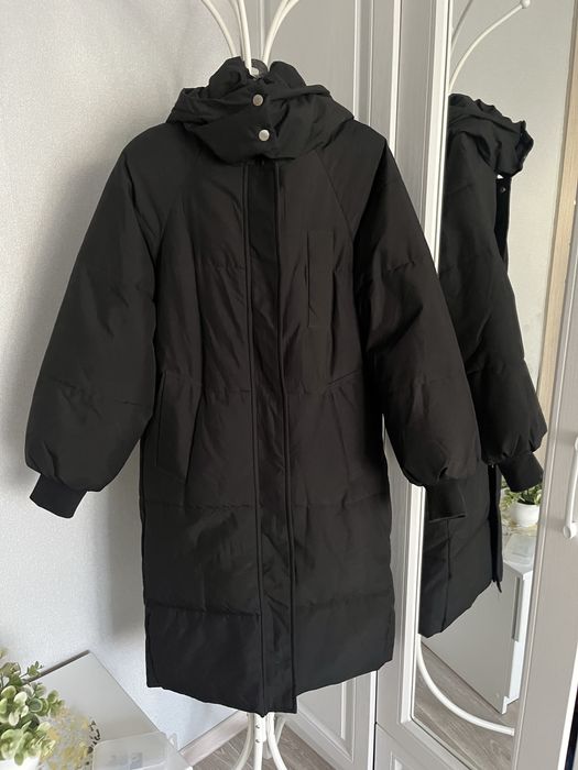 Стильная длинная зимняя куртка — чёрная, как новая!
