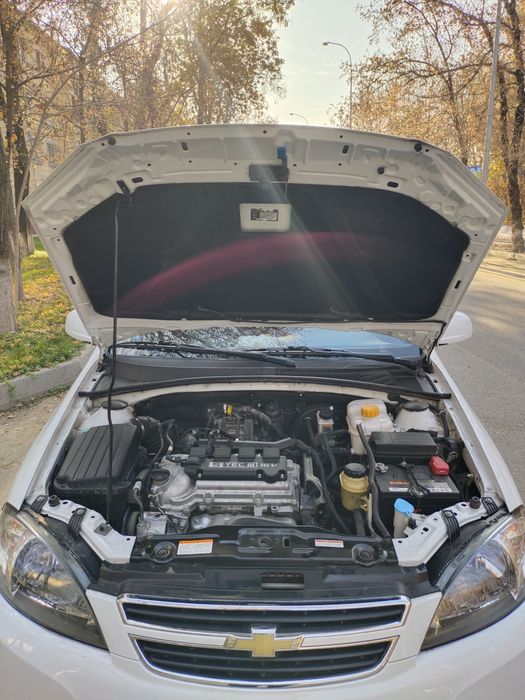 Jentra rangi Oq benzinda avtomat o'zimniki 2022 y. elegan plus luk bor