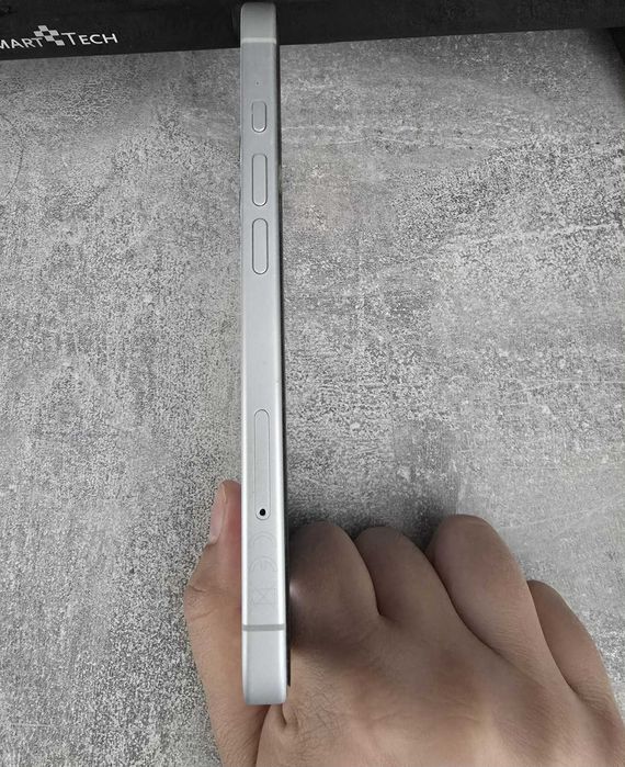Vand Iphone 16 white