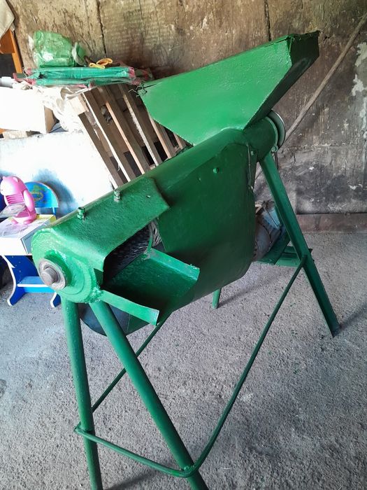 Masina de bătut porumb