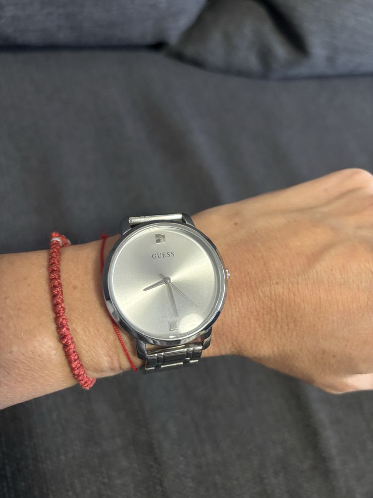 Часовник Guess