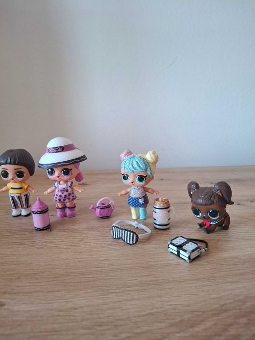 Vand lot cu 4 jucarii LOL