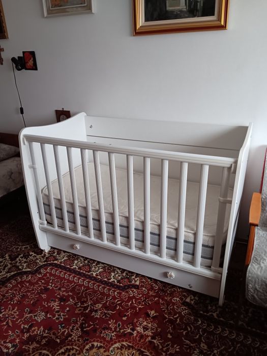 Se vinde pātuţ nou,inclusā salteaua