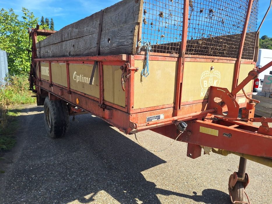 Ремарке за оборска тор тороразхвърлящо ремарке