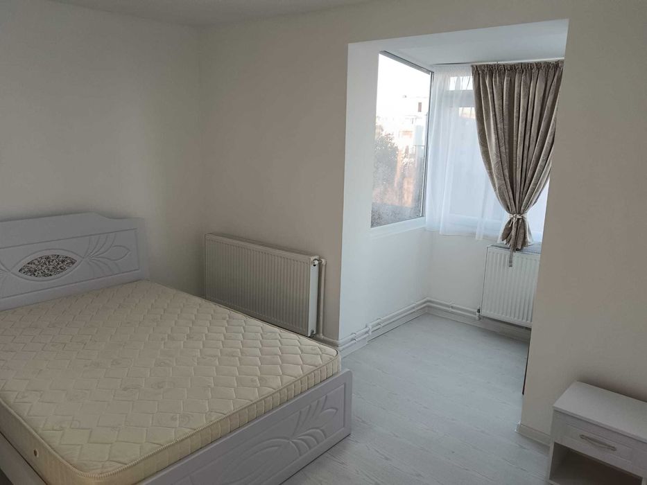 Proprietar închiriez apartament cu 2 camere ~ bloc P ~ în Centru