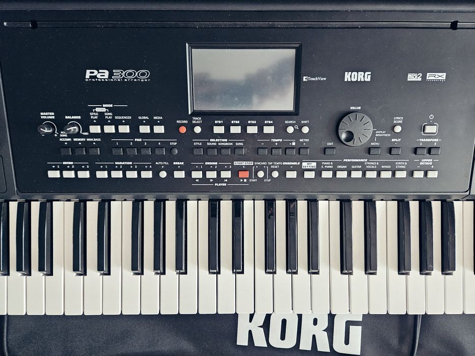 Clapa KORG PA300 + accesorii - ca noi