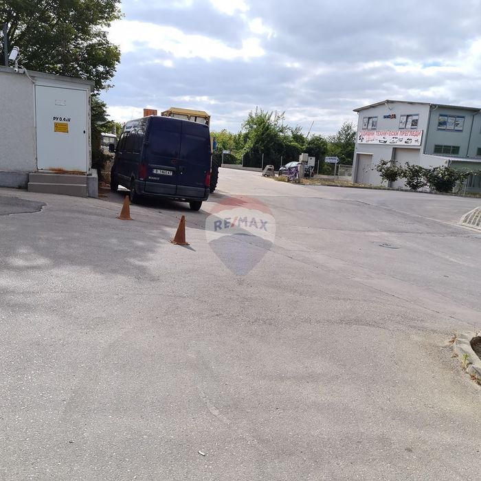 Дава се под наем Промишлена сграда в Варна, Западна промишлена зона - 867 кв.м за 6900 € - Снимка #4