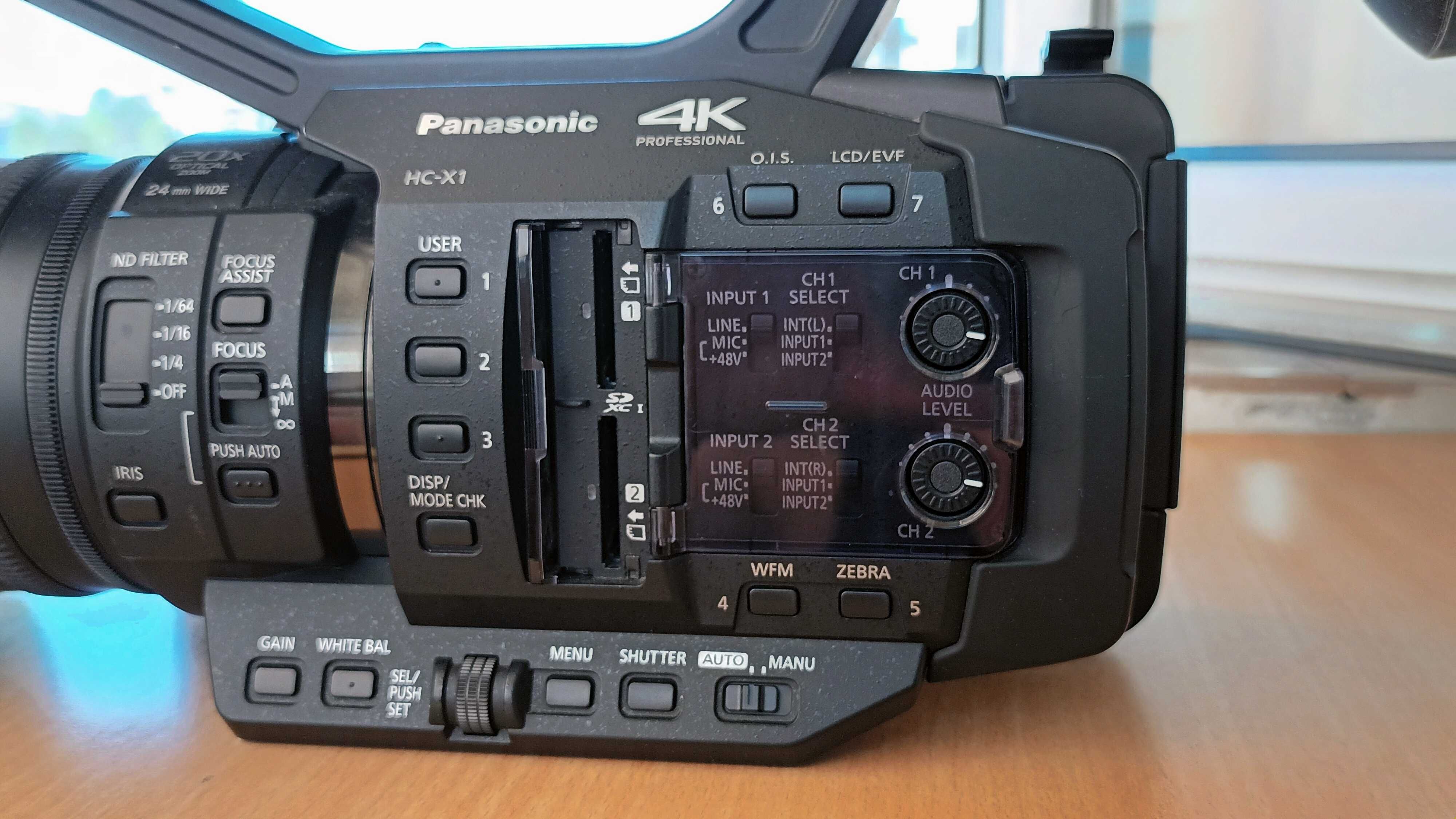 Camera Panasonic HC-X1 Pro 4K + incarcator + acumulatori