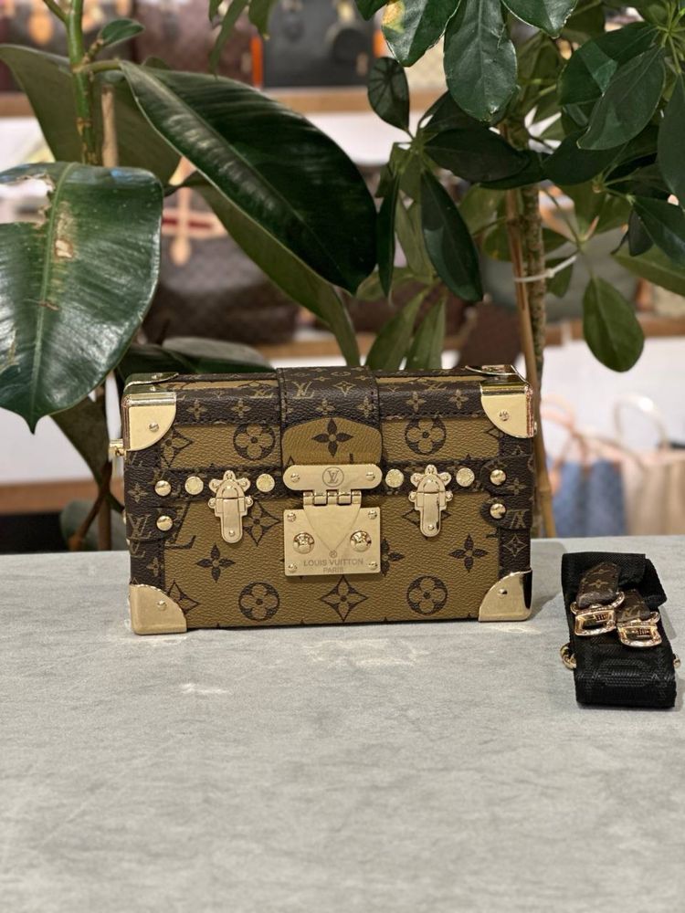Geanta Louis Vuitton Noua !!! Dimensiuni 20/12 !!!