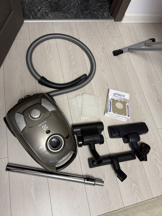 Aspirator cu sac Electrolux Easy Go
