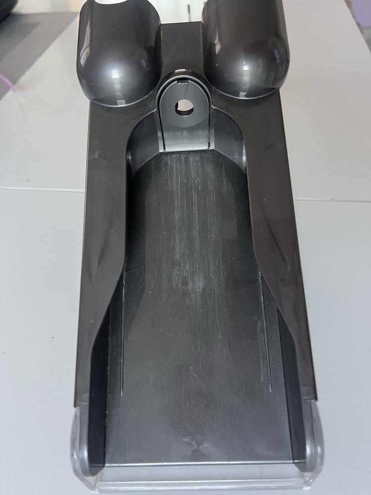 Стойка за прахосмукачка dyson V10