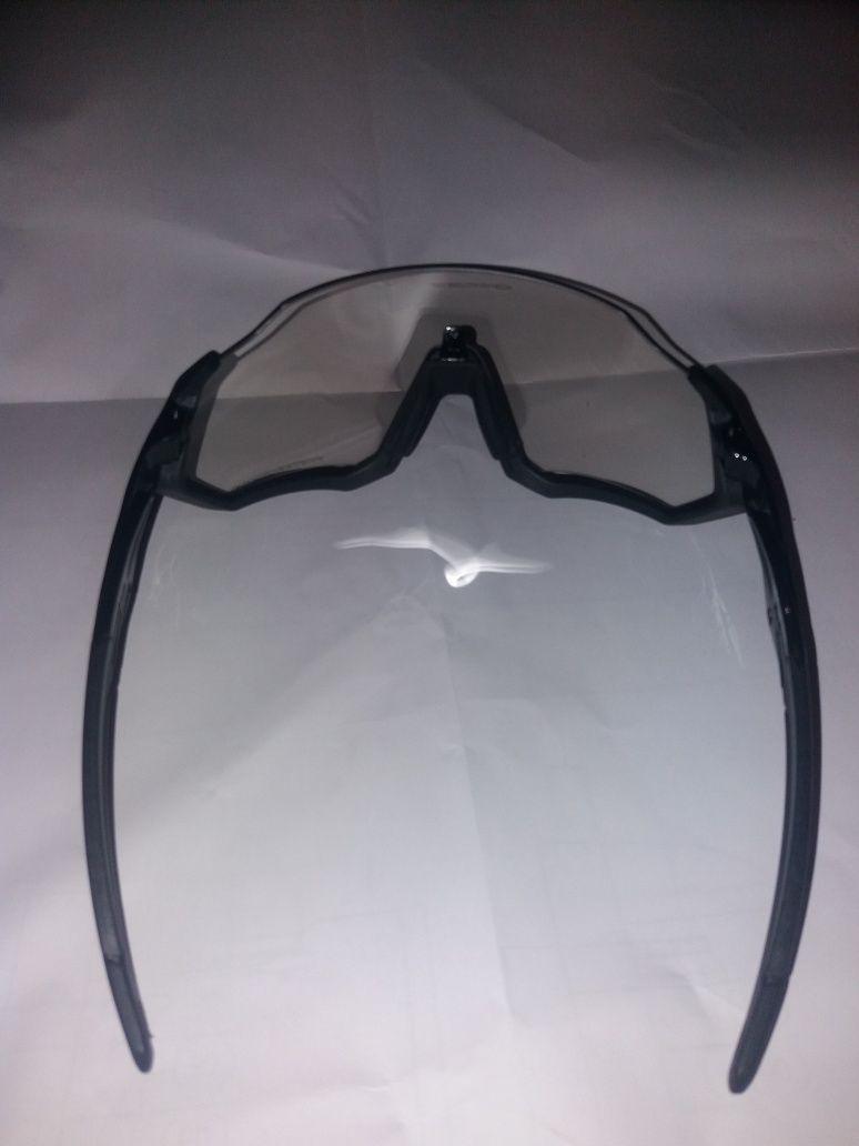 Чисто нови фотохромни очила Oakley