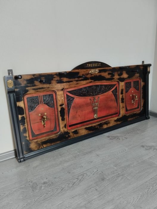 Вешалка декоративная