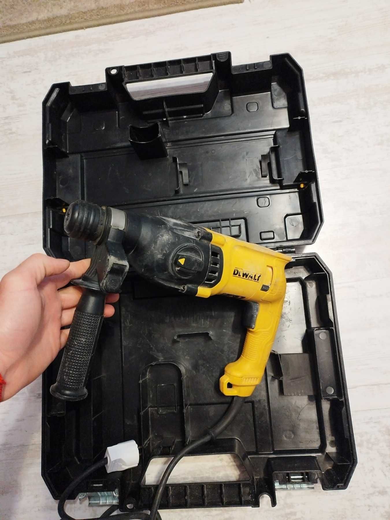 Перфоратор DeWalt D25033K