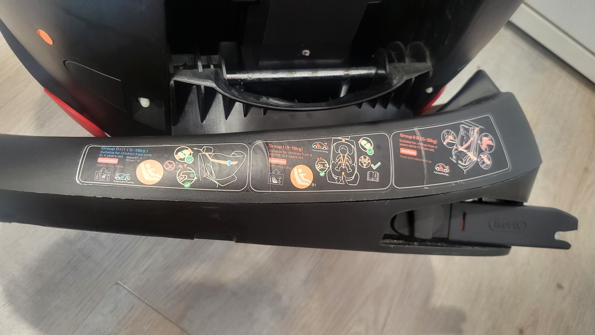 Vand scaun auto Chicco rotativ 360 , de la 0 la 36 kg!
Poziție de somn