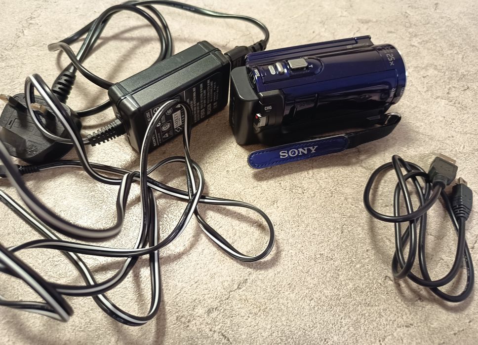 Преносима идеокамера Sony HDR-CX115E