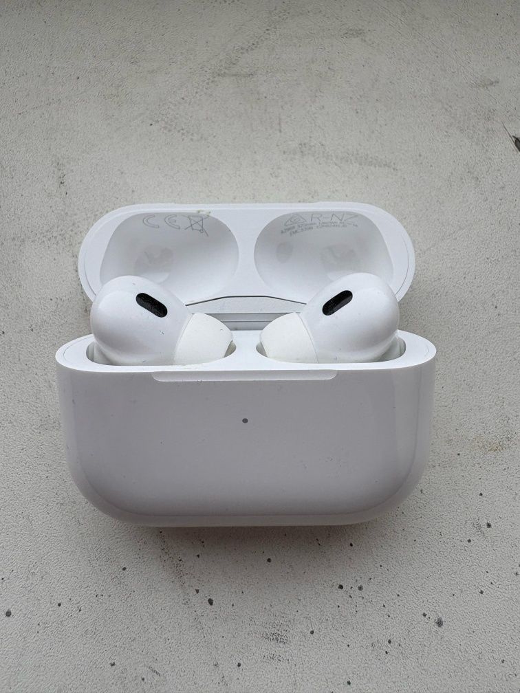 Apple Airpods 2 Pro, месяц всего в использовании