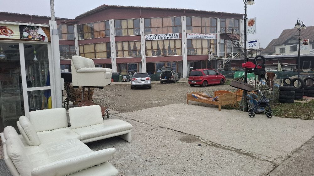 Vand sau inchiriere spatiu comercial plus teren
