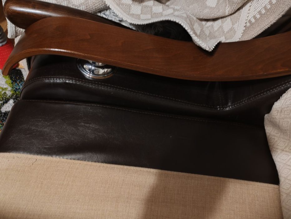 Vând canapea ,extensibila din textil și piele.