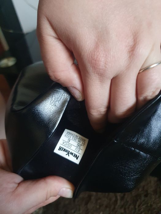 Cizme inalte cu toc negre 
Stare foarte buna , o singu