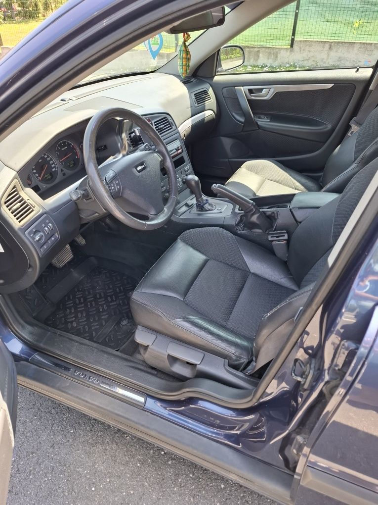 Volvo s 60 2.4 benzi a 200cp awd