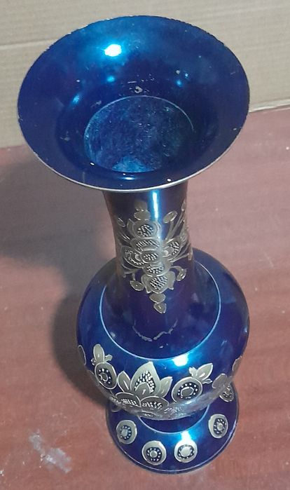 Ваза бронзовая .