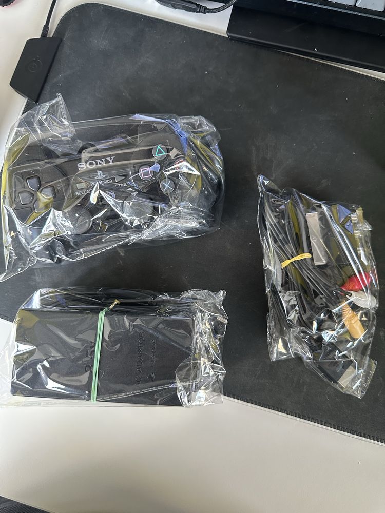 Playstation 2 в кутия, пълен комплект. Добро състояние.