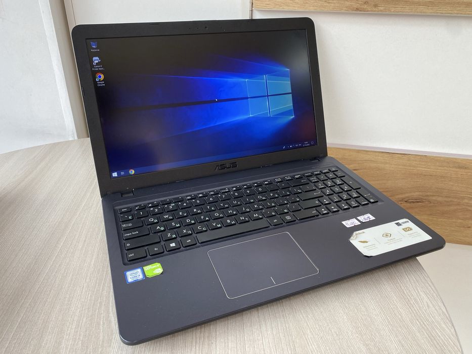 ASUS i3-7020U / 4GB / 1TB / MX110