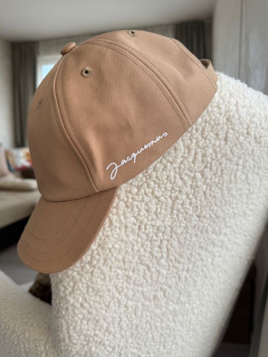 Шапка Jacquemus в екрю