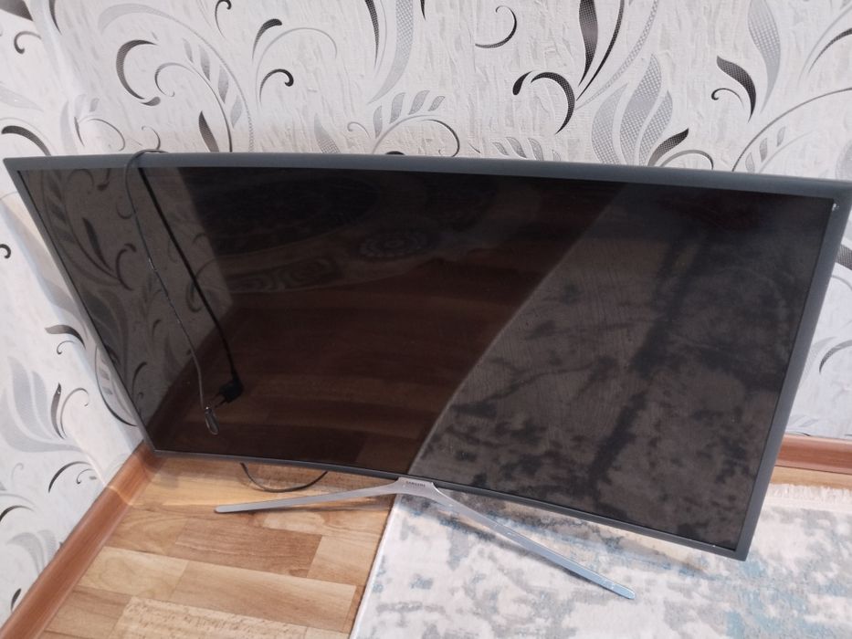 Продается лед телевизор от самсунга, на запчасти