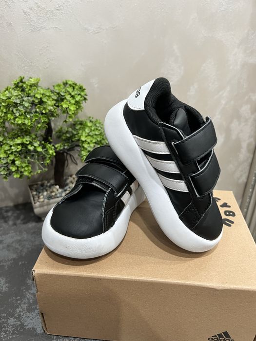 Adidas маратонки 24 размер