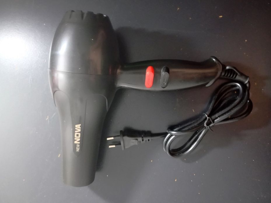 Uscător de Păr Nova NV-6130 cu  Concentrator