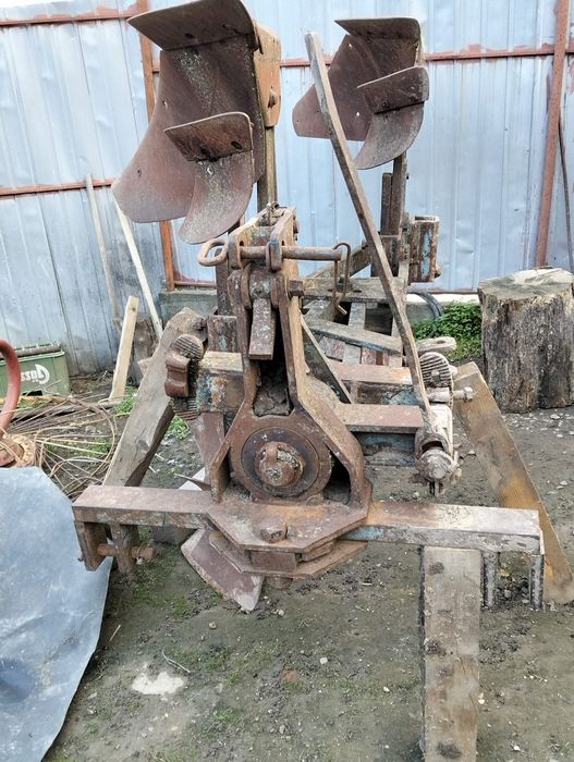 Vând plug reversibil