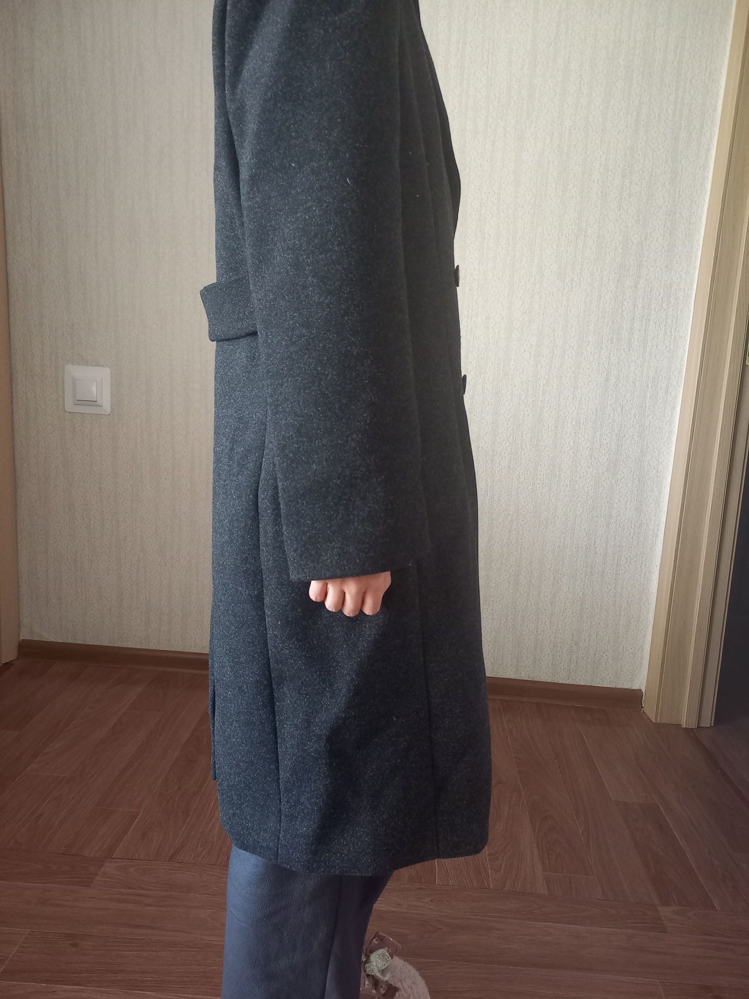 Продаю пальто, почти не одевала