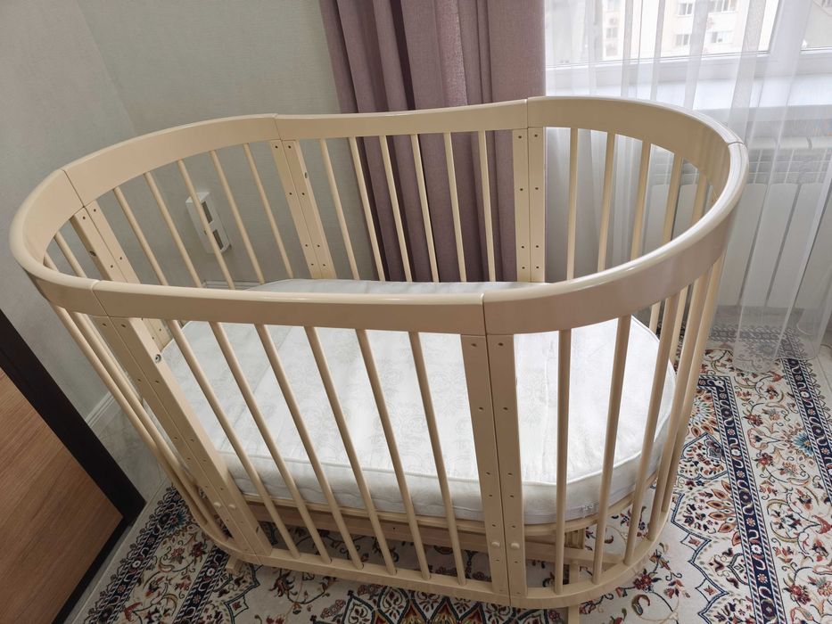 Овальная кроватка-трансформер 8 в 1 «Паулина» + набор матрасов